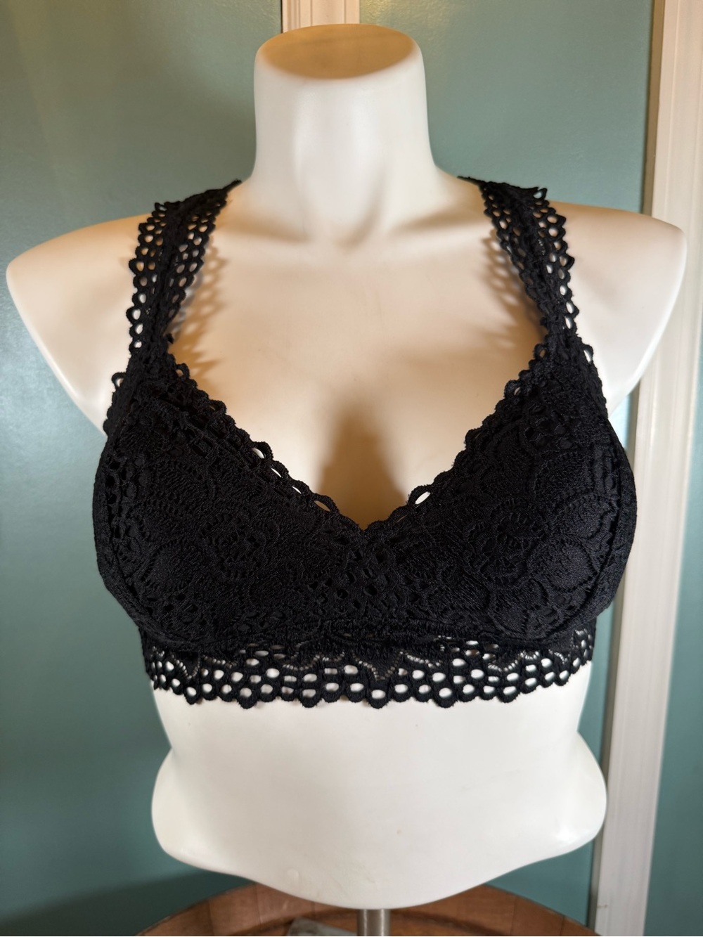 Aerie Black Lace Halter Bralette – Women’s XL – NWT – Scalloped Trim